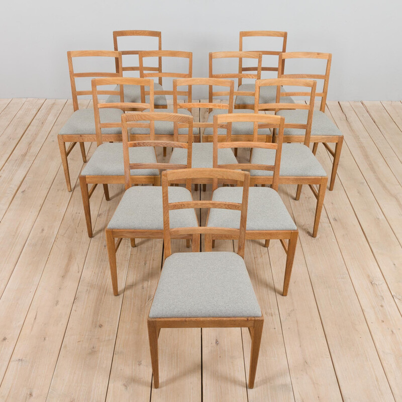 Set of 12 mid century oakwood and wool dining chairs by Fritz Hansen, 1950s