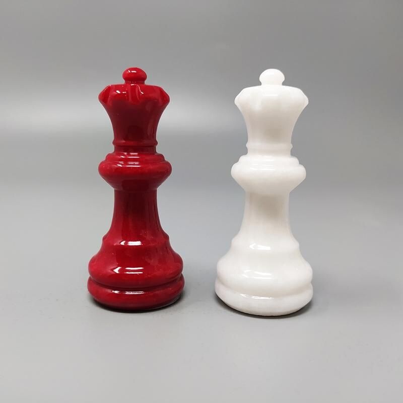 Vintage rood en wit schaakspel in albast uit Volterra, Italië 1970