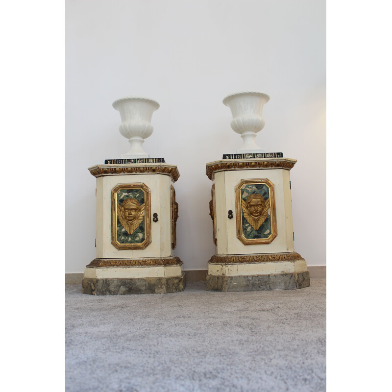 Par de vasos de cerâmica pintados de branco de Capuani Este, Itália 1900