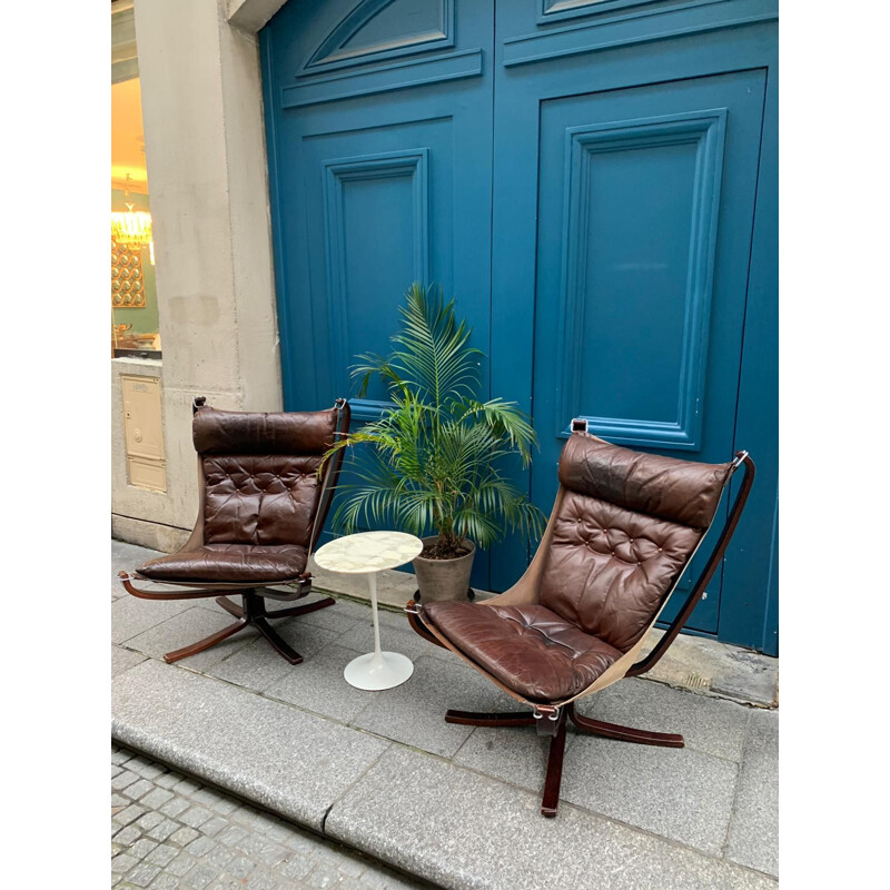 Paire de fauteuils vintage Falcon en cuir marron par Sigurd Ressel