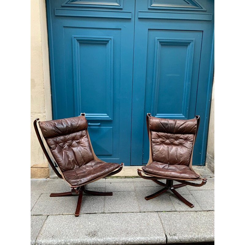 Paire de fauteuils vintage Falcon en cuir marron par Sigurd Ressel