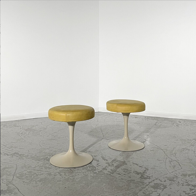 Vintage "tulip" stool by Eero Saarinen for Knoll International