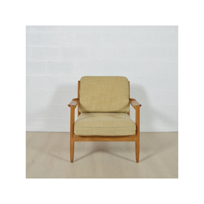 Fauteuil scandinave en bois blond et tissu beige - 1960