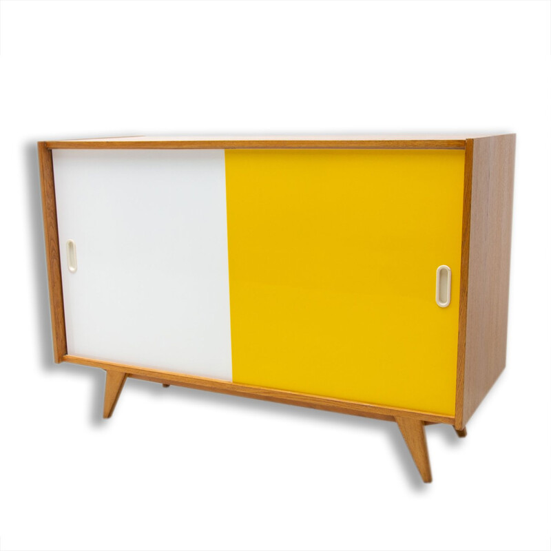 Vintage beukenhouten dressoir "U-452" van Jiří Jiroutek, Tsjechië 1960