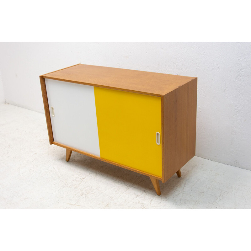 Credenza vintage in faggio "U-452" di Jiří Jiroutek, Repubblica Ceca 1960