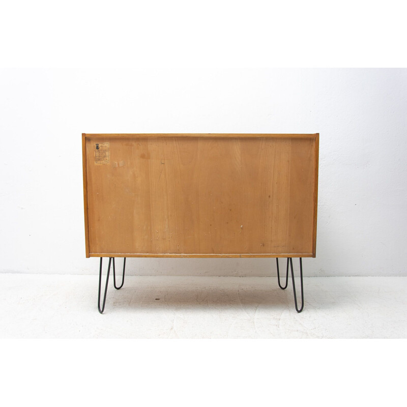 Vintage beukenhouten dressoir "U-450" van Jiří Jiroutek voor Interiér Praha, Tsjechië 1960