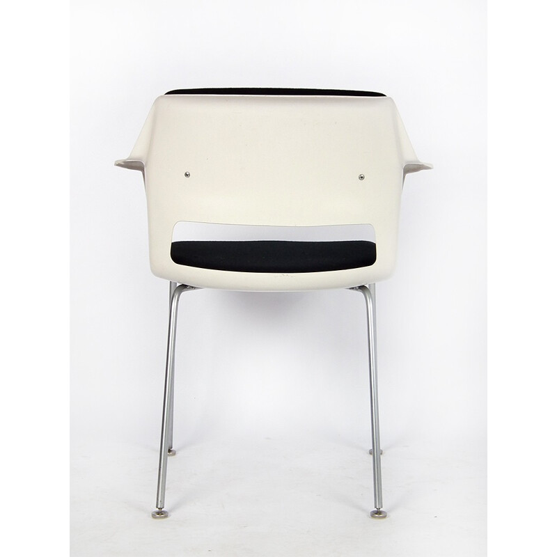 Chaise Gispen en polyester blanc et acier chromé, A. R. CORDEMEYER - 1960