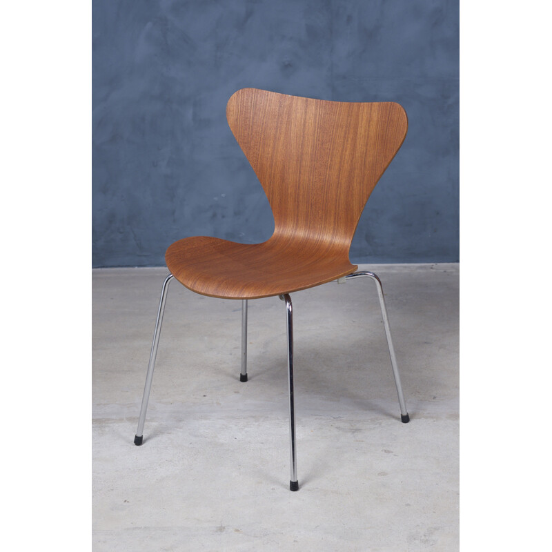 Mid-century Danish teak plywood model 3107 side chair by Arne Jacobsen for Fritz Hansen, 1950s