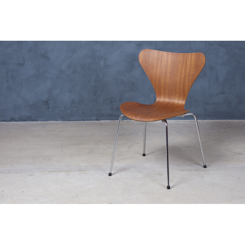 Mid-century Danish teak plywood model 3107 side chair by Arne Jacobsen for Fritz Hansen, 1950s