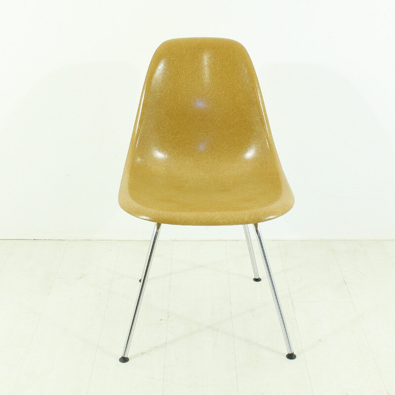 Chaise à repas Herman Miller en fibre de verre ocre foncé, Charles & Ray EAMES - 1960 