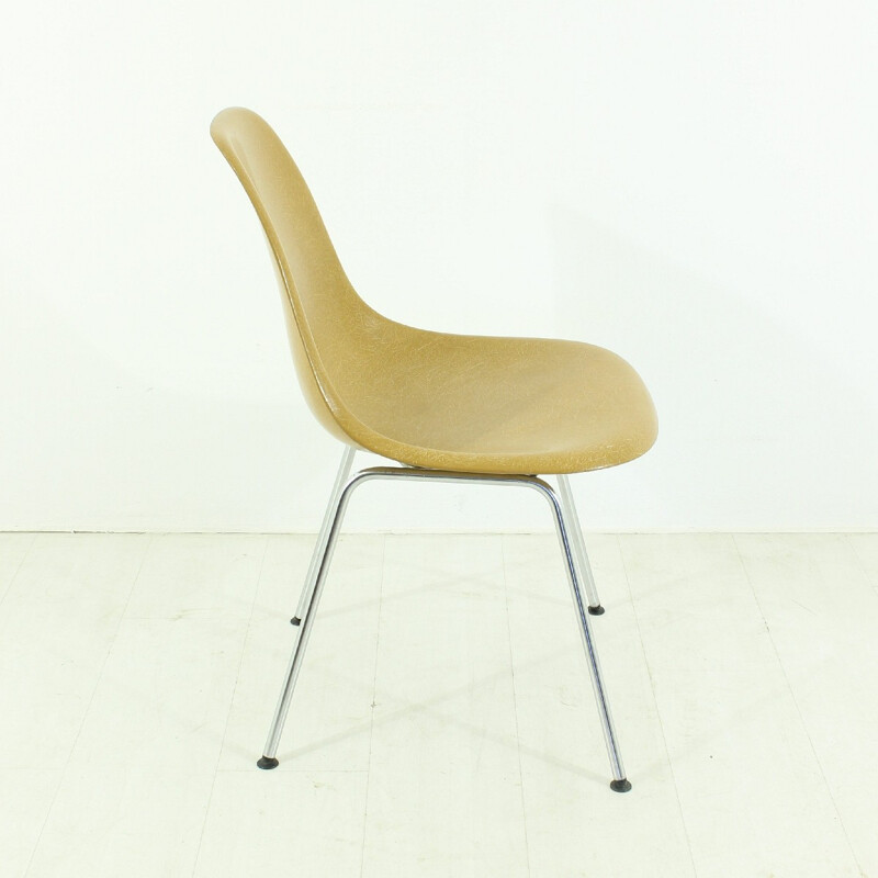 Mid-century Herman Miller chair in dark ochre fiberglass, Charles & Ray EAMES - 1960s