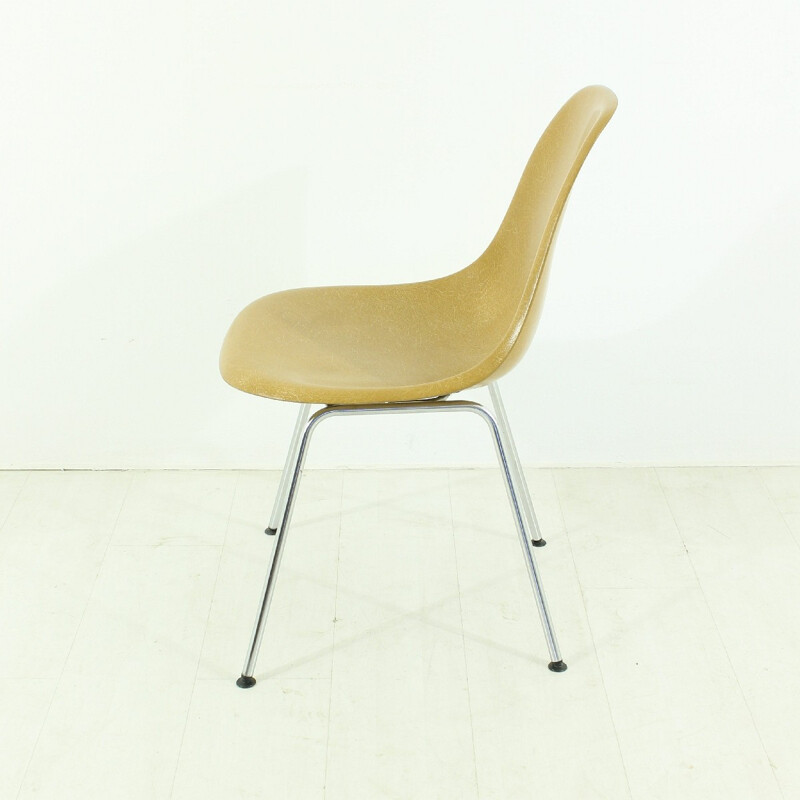 Mid-century Herman Miller chair in dark ochre fiberglass, Charles & Ray EAMES - 1960s