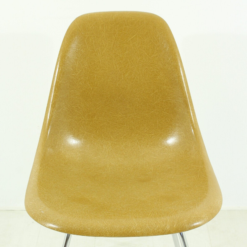 Chaise à repas Herman Miller en fibre de verre ocre foncé, Charles & Ray EAMES - 1960 