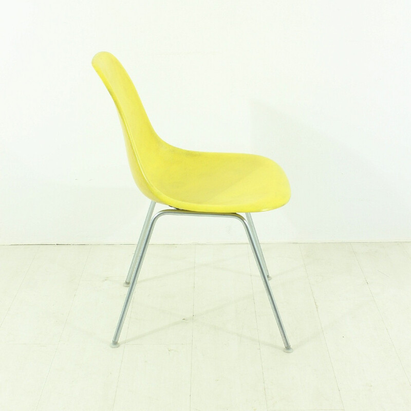 Yellow Herman Miller chair in metal and fiberglass, Charles & Ray EAMES - 1960s