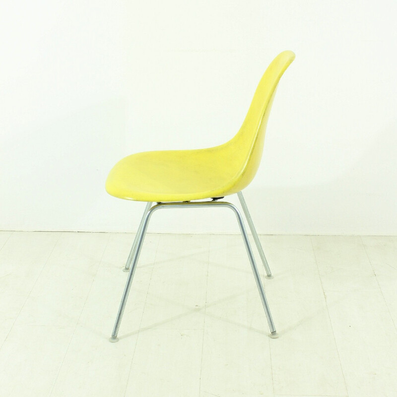 Yellow Herman Miller chair in metal and fiberglass, Charles & Ray EAMES - 1960s