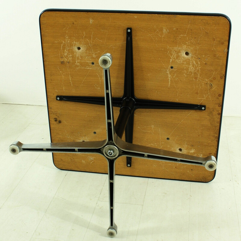 Table basse carrée Vitra en bois et métal, Charles & Ray EAMES - 1960 