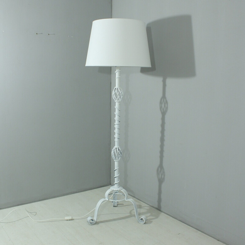 Lampadaire vintage en métal laqué blanc et tissu - 1930