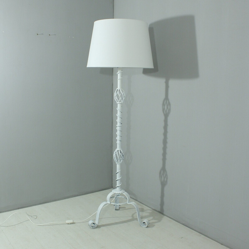 Mid-century floor lamp in white lacquered metal and fabric - 1930s