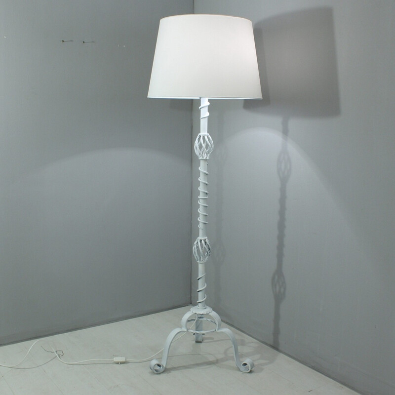 Lampadaire vintage en métal laqué blanc et tissu - 1930