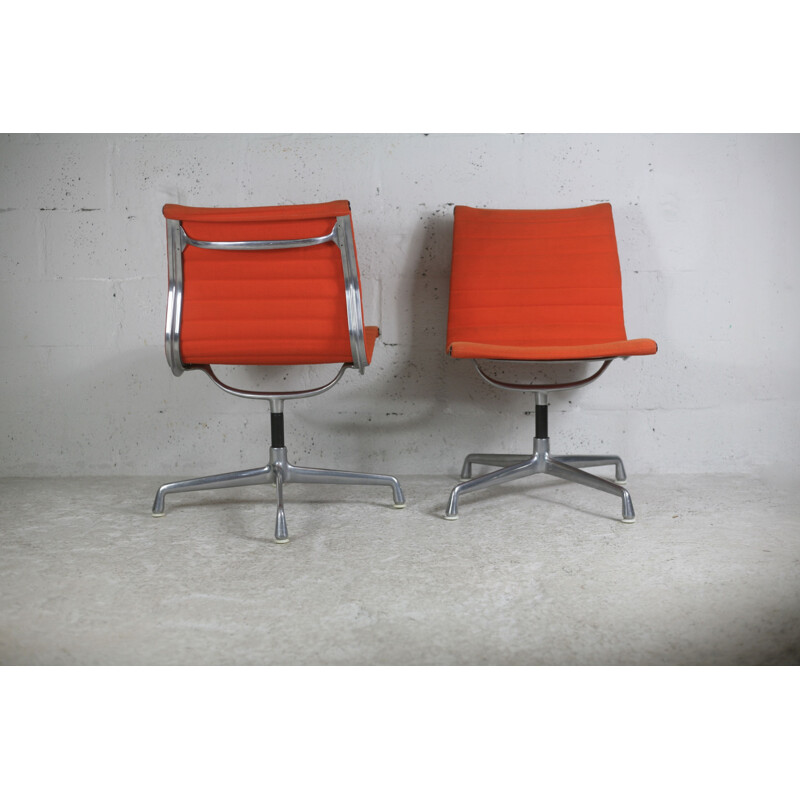 Paire de chaises vintage pivotantes par Charles et Ray Eamese pour Herman Miller, 1970