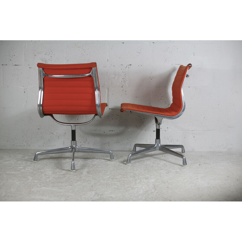Par de cadeiras giratórias vintage de Charles e Ray Eamese para Herman Miller, 1970