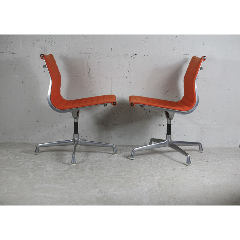 Pair of vintage swivel chairs by Charles and Ray Eamese for Herman Miller, 1970