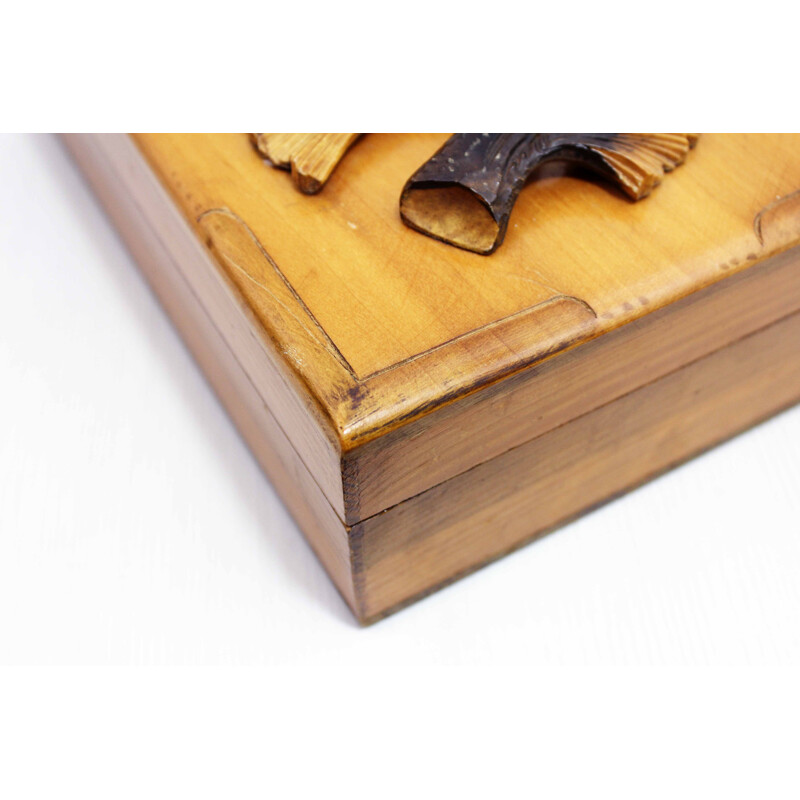 Boîte vintage en bois sculpté