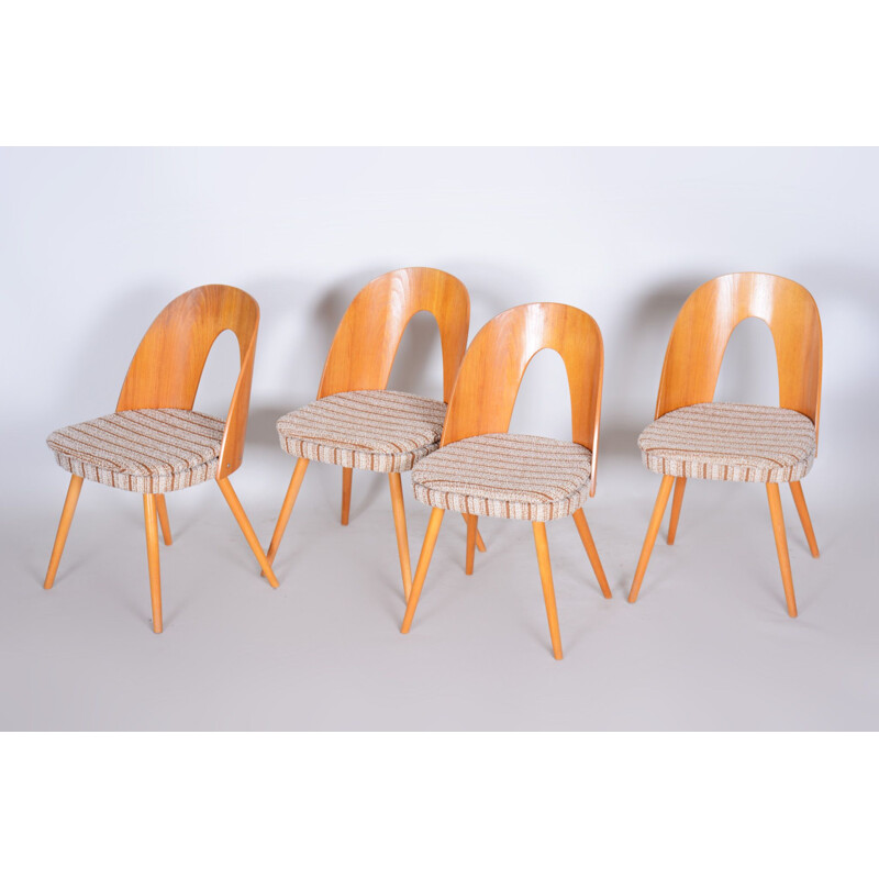 Ensemble de 4 chaises vintage en bois de frêne par Antonín Šuman, 1950