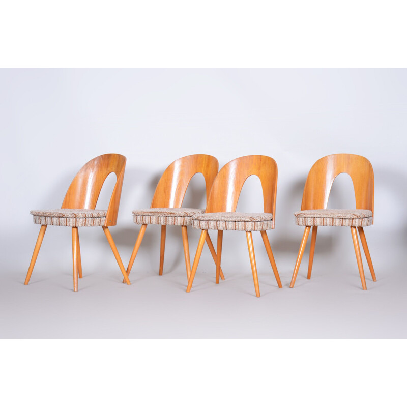 Set van 4 vintage essenhouten stoelen van Antonín Šuman, 1950