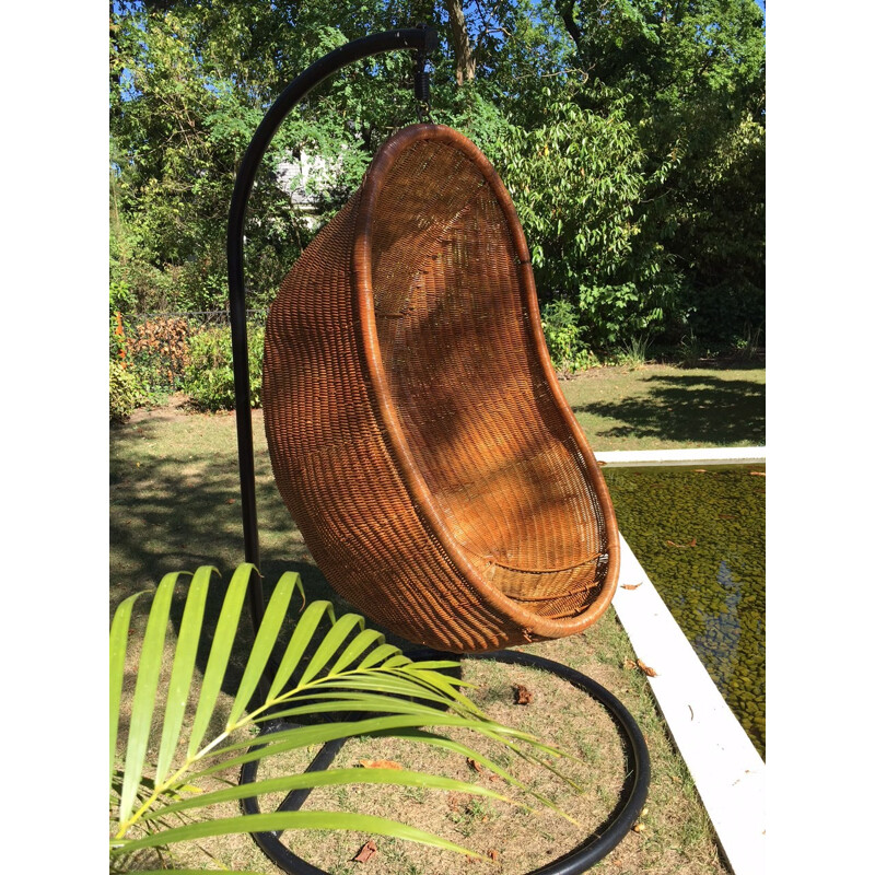 Hanging "Egg" chair in rattan - 1970s
