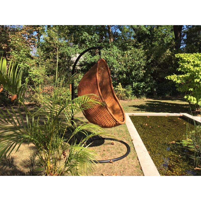 Hanging "Egg" chair in rattan - 1970s