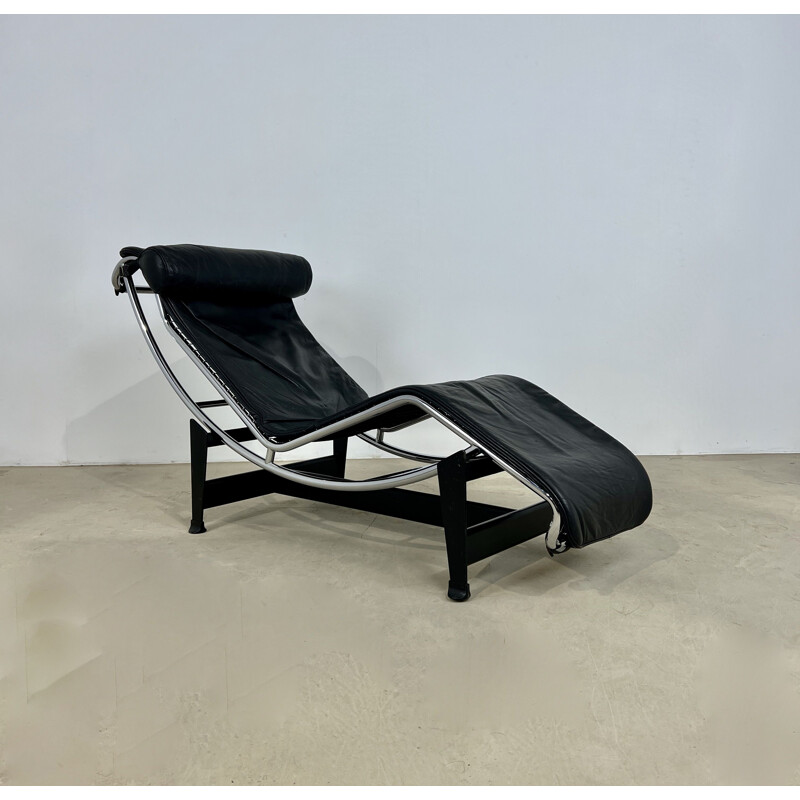 Fauteuil lounge vintage Lc4 en cuir noir par Le Corbusier pour Cassina, 1980
