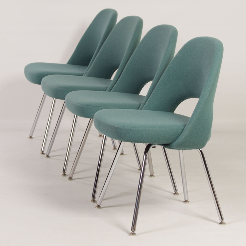 Set of 4 vintage green chairs by Eero Saarinen for Knoll, 2000s