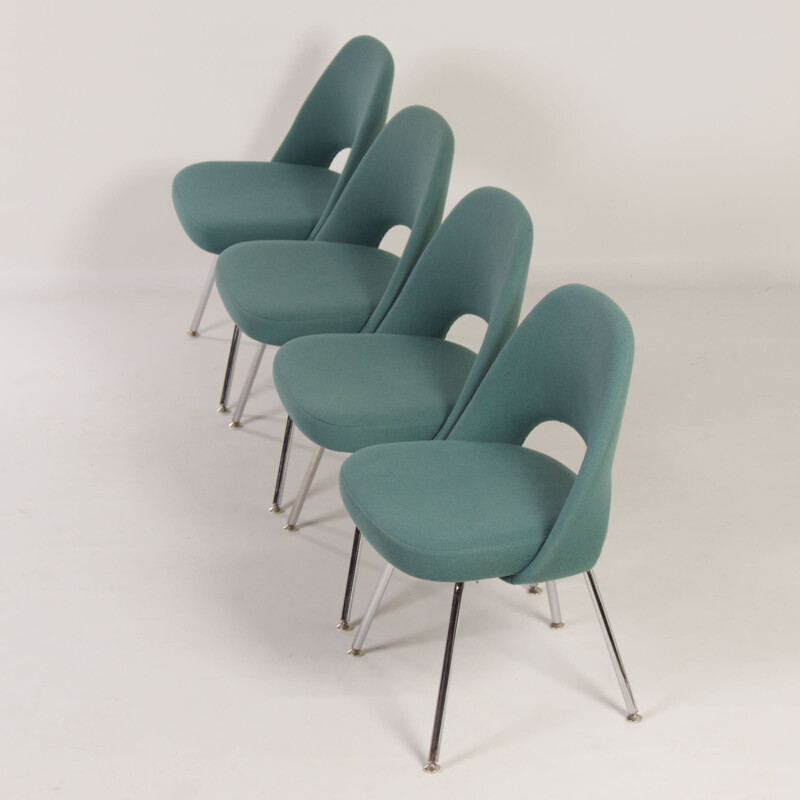 Set of 4 vintage green chairs by Eero Saarinen for Knoll, 2000s