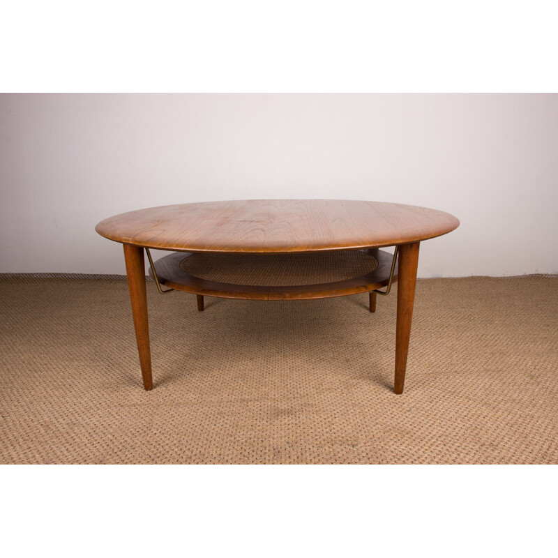 Vintage coffee table model FD 515 round in teak by Peter Hvidt, 1960s