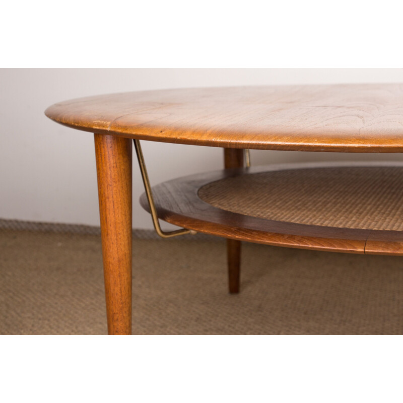 Vintage coffee table model FD 515 round in teak by Peter Hvidt, 1960s