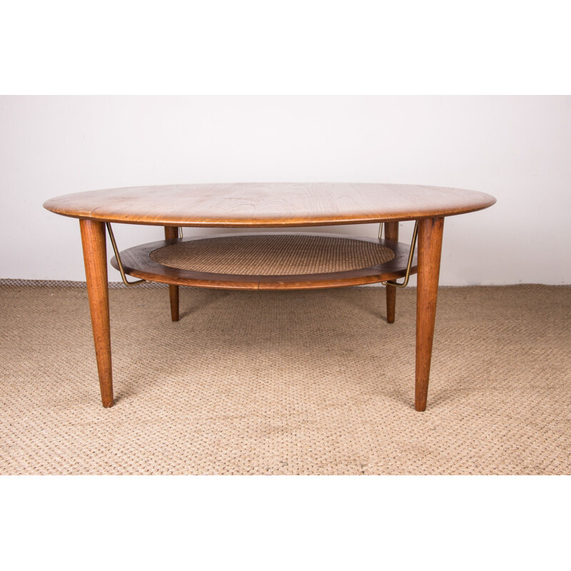 Vintage coffee table model FD 515 round in teak by Peter Hvidt, 1960s