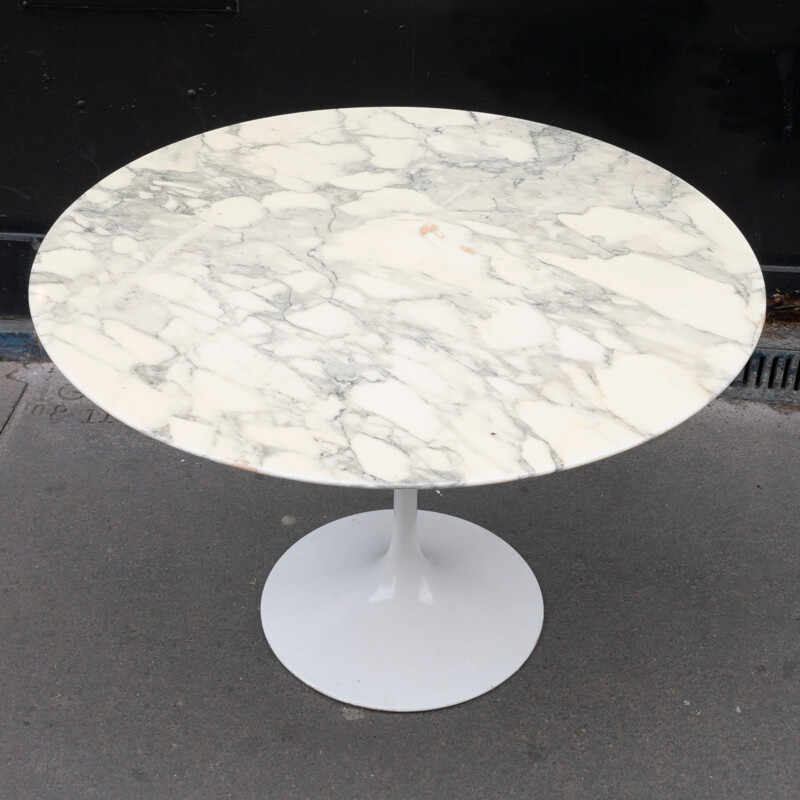 Tavolo rotondo Tulip vintage in marmo Calacatta di Eero Saarinen per Knoll