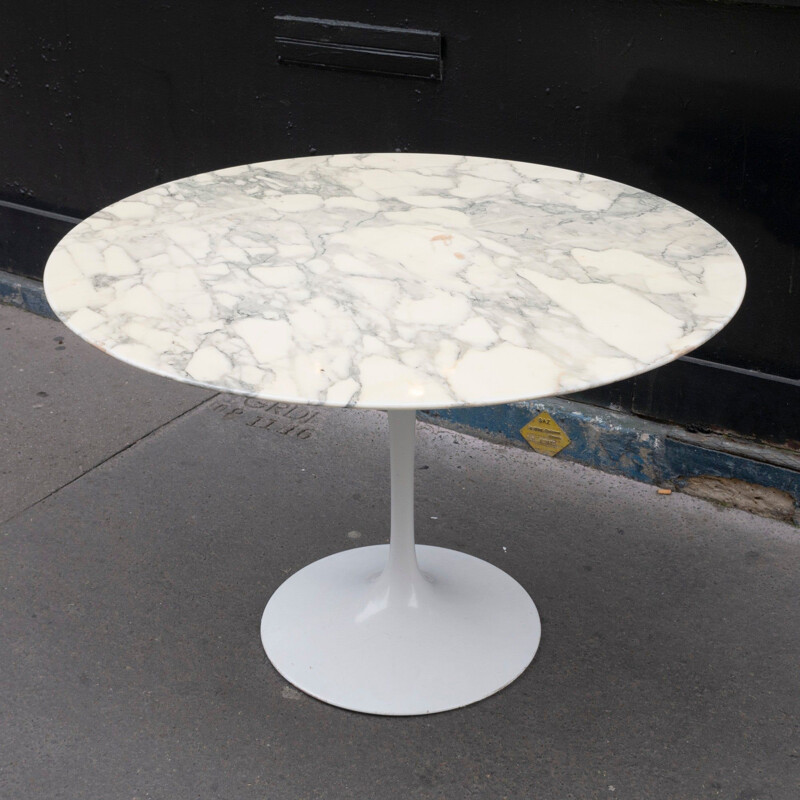 Table ronde vintage Tulip en marbre Calacatta par Eero Saarinen pour Knoll
