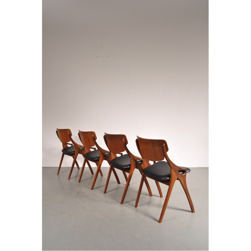 Ensemble de 4 chaises à repas, Arne HOVMAND-OLSEN - 1950