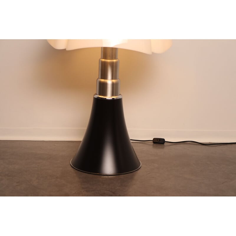 Vintage table lamp "Pipistrello" by Gae Aulenti for Martinelli Luce, Italy