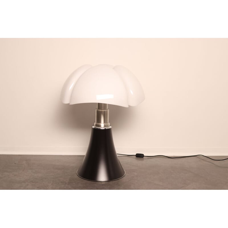 Vintage table lamp "Pipistrello" by Gae Aulenti for Martinelli Luce, Italy