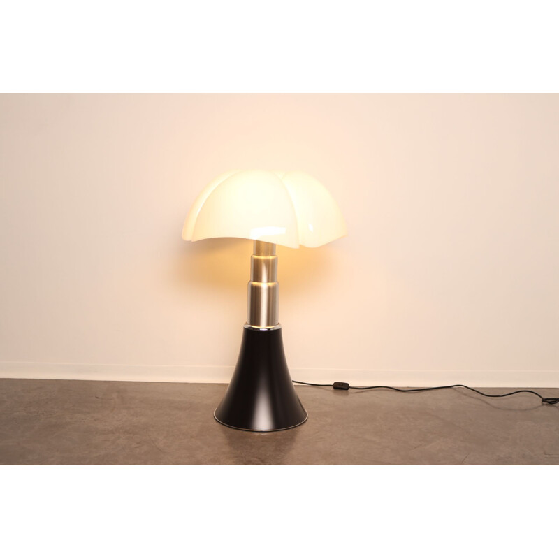 Vintage table lamp "Pipistrello" by Gae Aulenti for Martinelli Luce, Italy