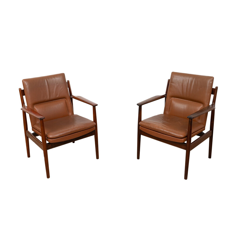 Pair of vintage armchairs model 431 in leather and wood by Arne Vodder for Pander