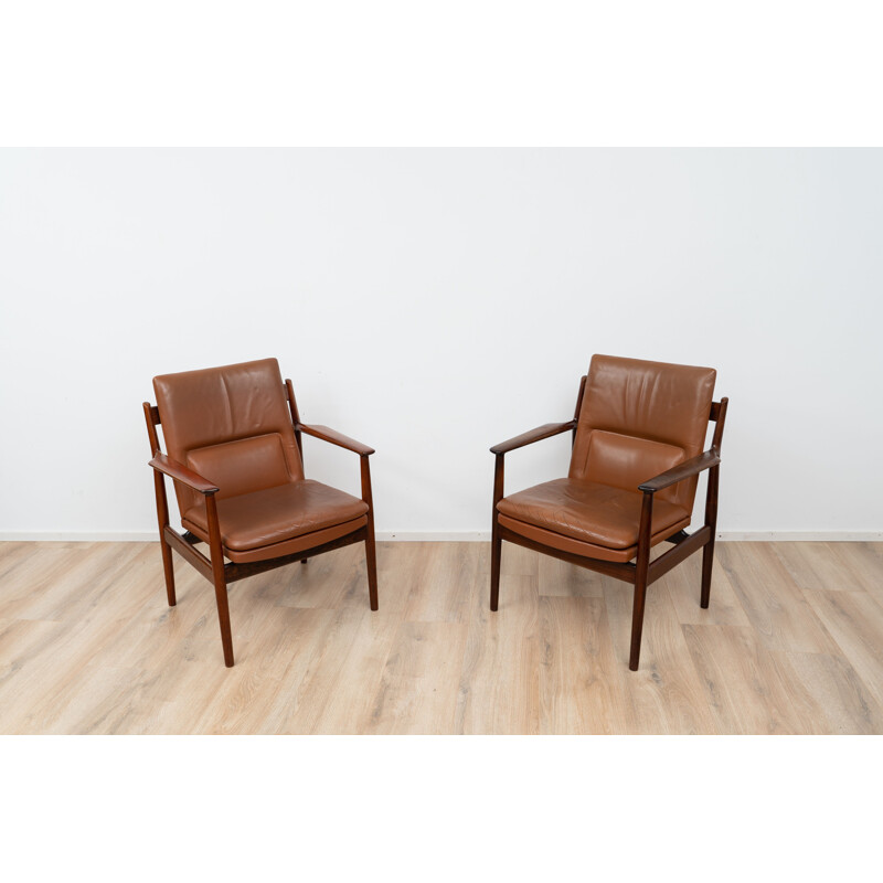 Ein Paar Vintage-Sessel Modell 431 aus Leder und Holz von Arne Vodder für Pander