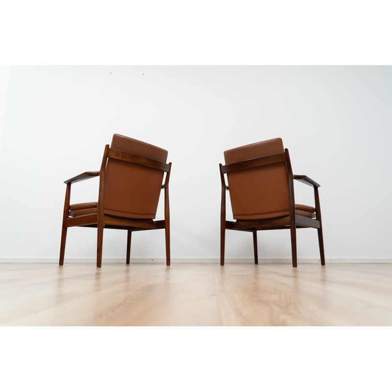 Pair of vintage armchairs model 431 in leather and wood by Arne Vodder for Pander