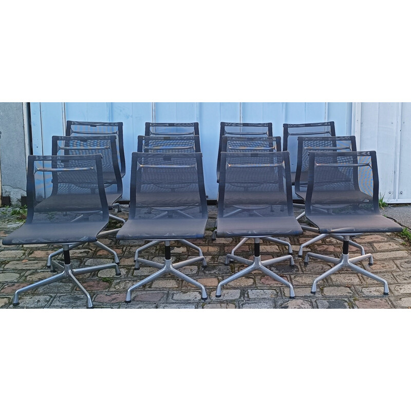 Set di 12 sedie vintage in alluminio Ea105 di Charles