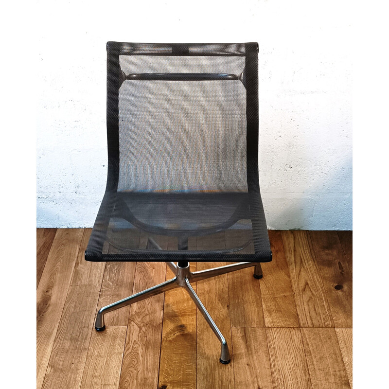 Set van 12 vintage Ea105 aluminium stoelen van Charles