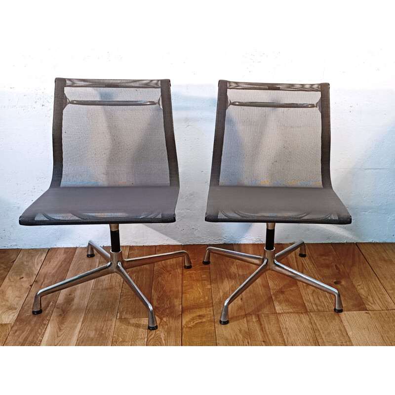 Juego de 12 sillas vintage de aluminio Ea105 de Charles