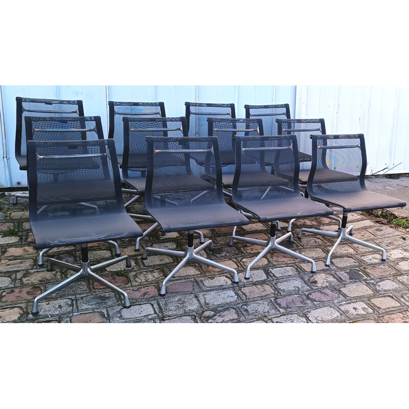 Conjunto de 12 cadeiras de alumínio vintage Ea105 de Charles